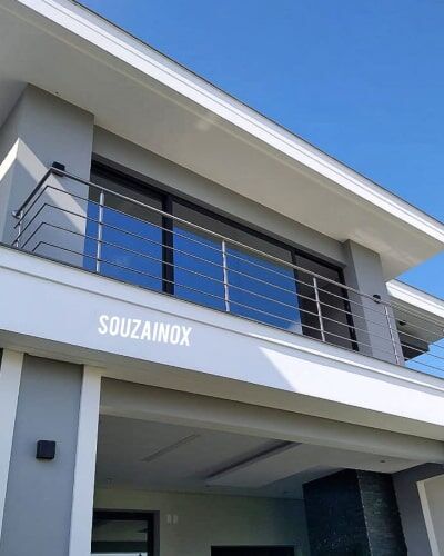 Guarda corpo de inox com vidro em sacada em Jurerê